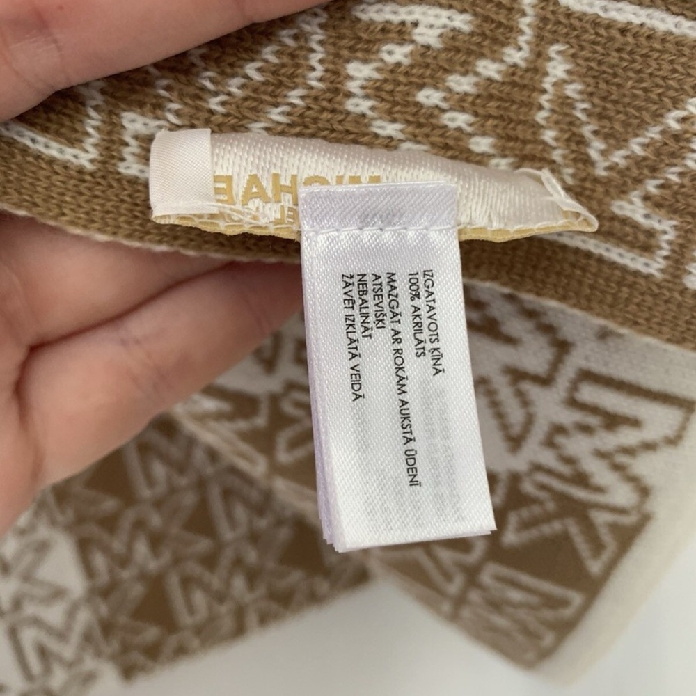 Michael Kors Logo Scarf Tan & White Soft Knit Winter Neckwear Acrylic One Size - Picture 2 of 3